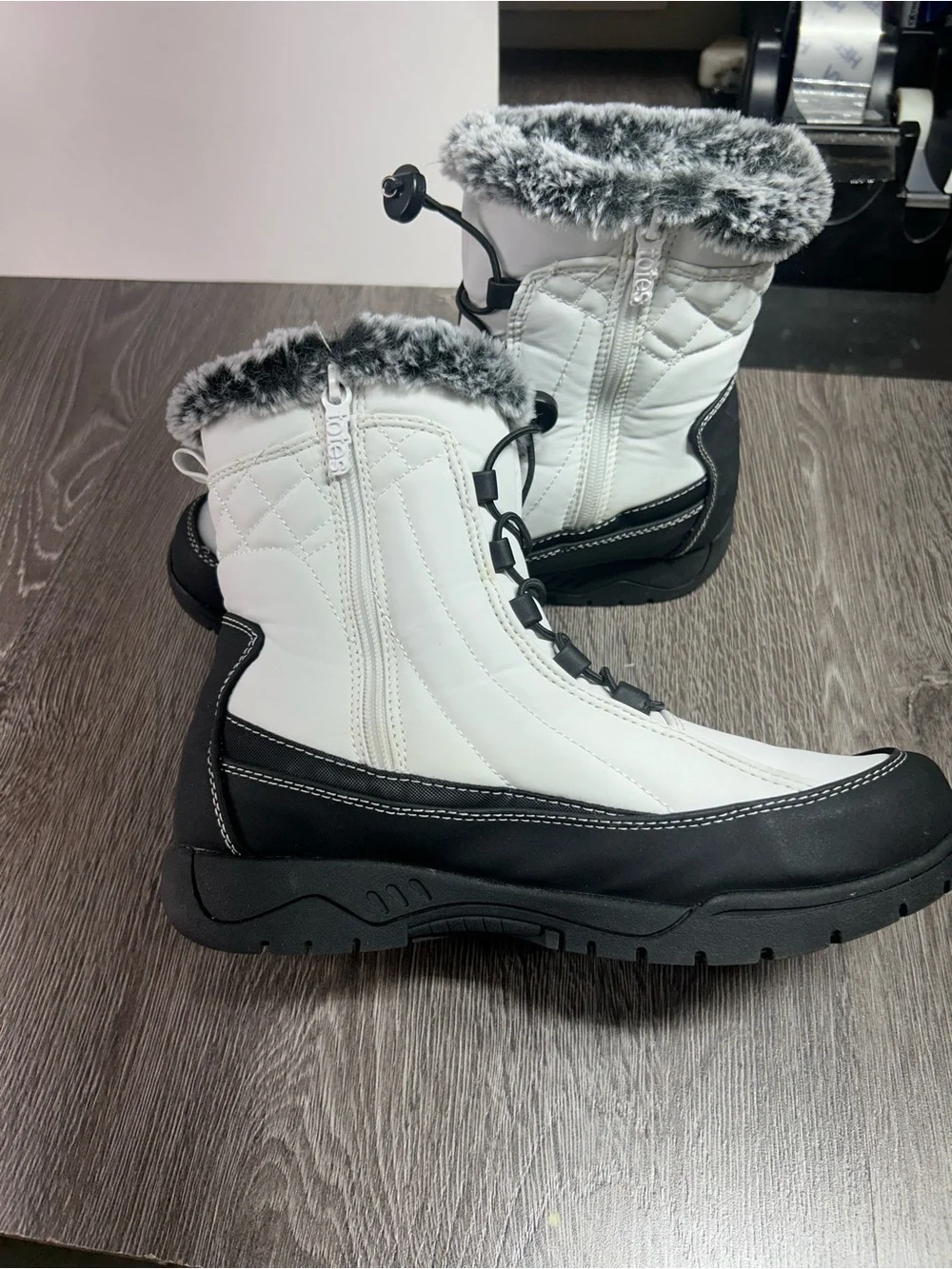 Totes Women’s Insulated Winter Snow Boots - White/Black